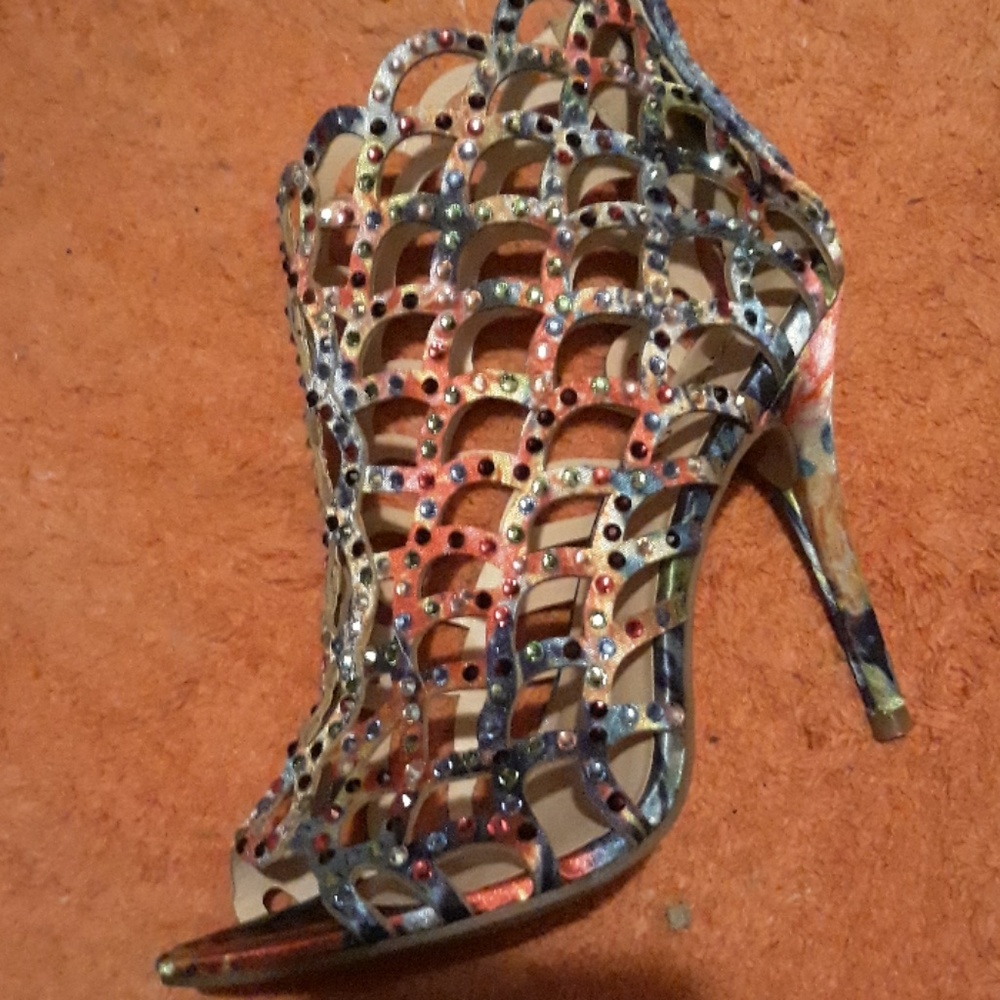 Shoes - Picture 2 of 4